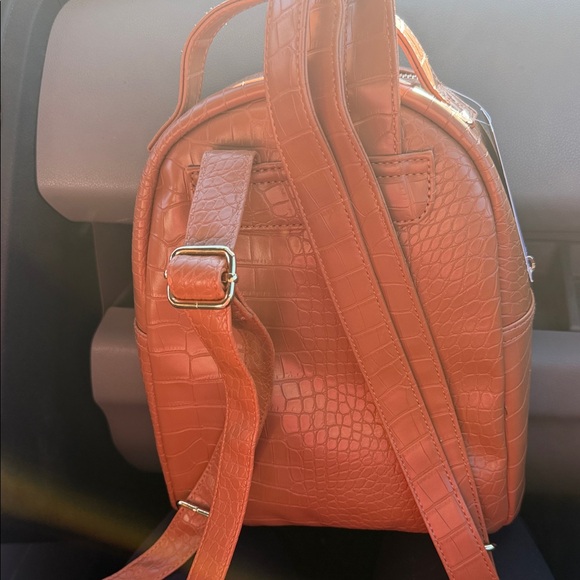 Elegant Tan Crocodile-Embossed Women\'s Backpack